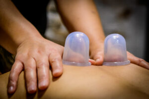 Westerse massage, cuppingtechnieken, cupping, drukpunttechnieken, ontspannen, spieren, massage, drukpunt massage